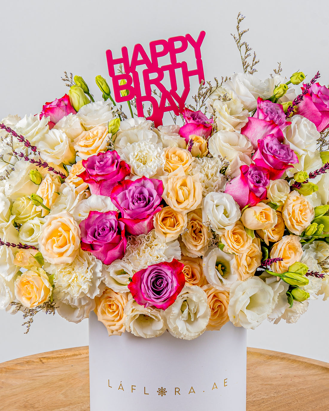 صندوق زهور عيد الميلاد باللون الوردي