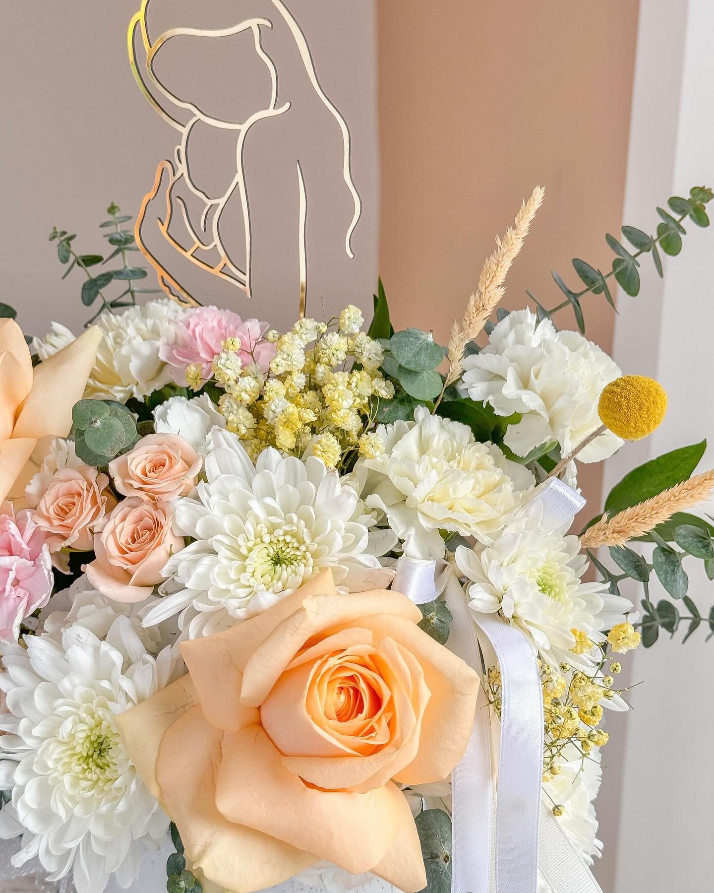 Mother's Dream Flower Box - Laflora.ae