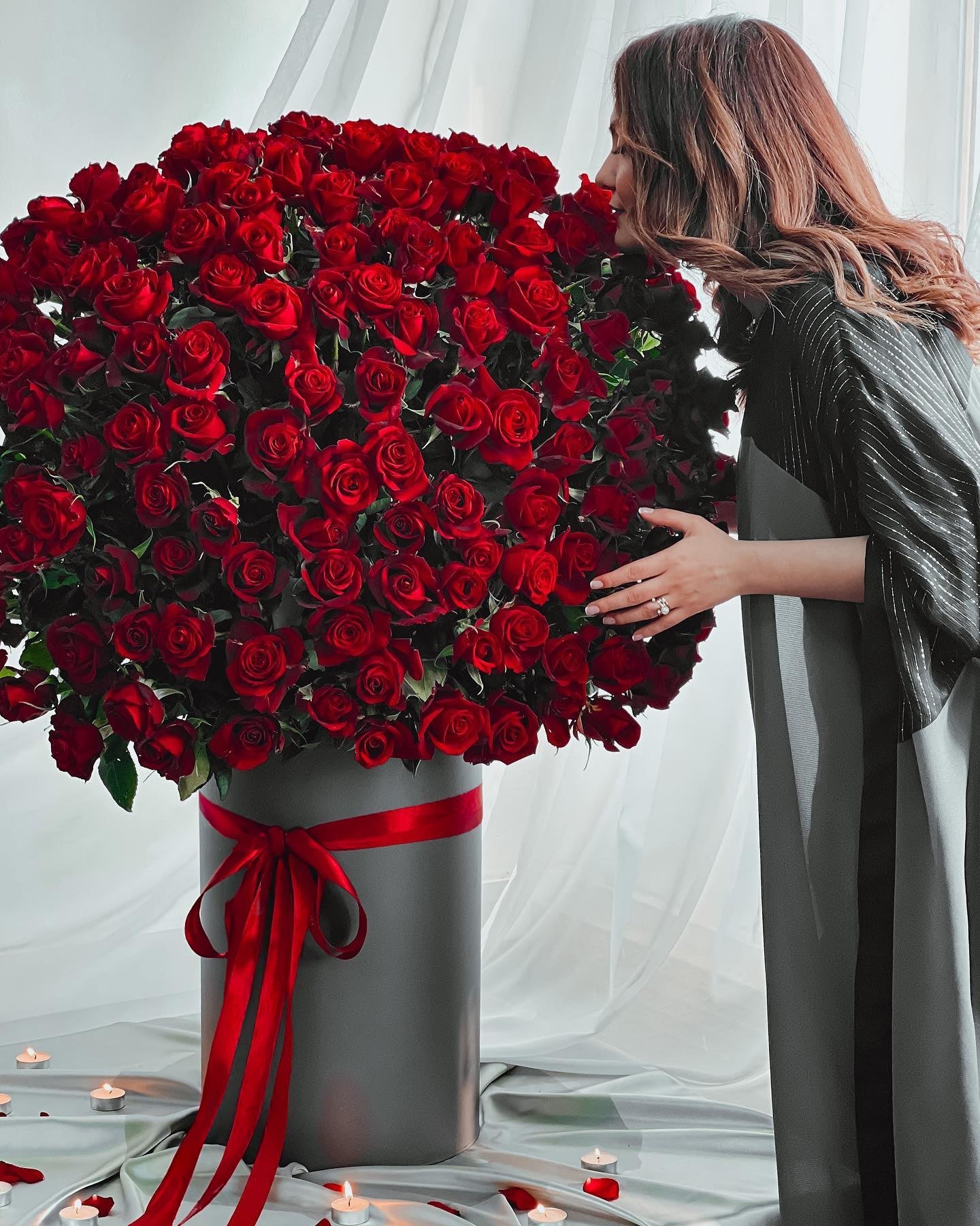 Darcey Red Rose Flowers Box - Laflora.ae