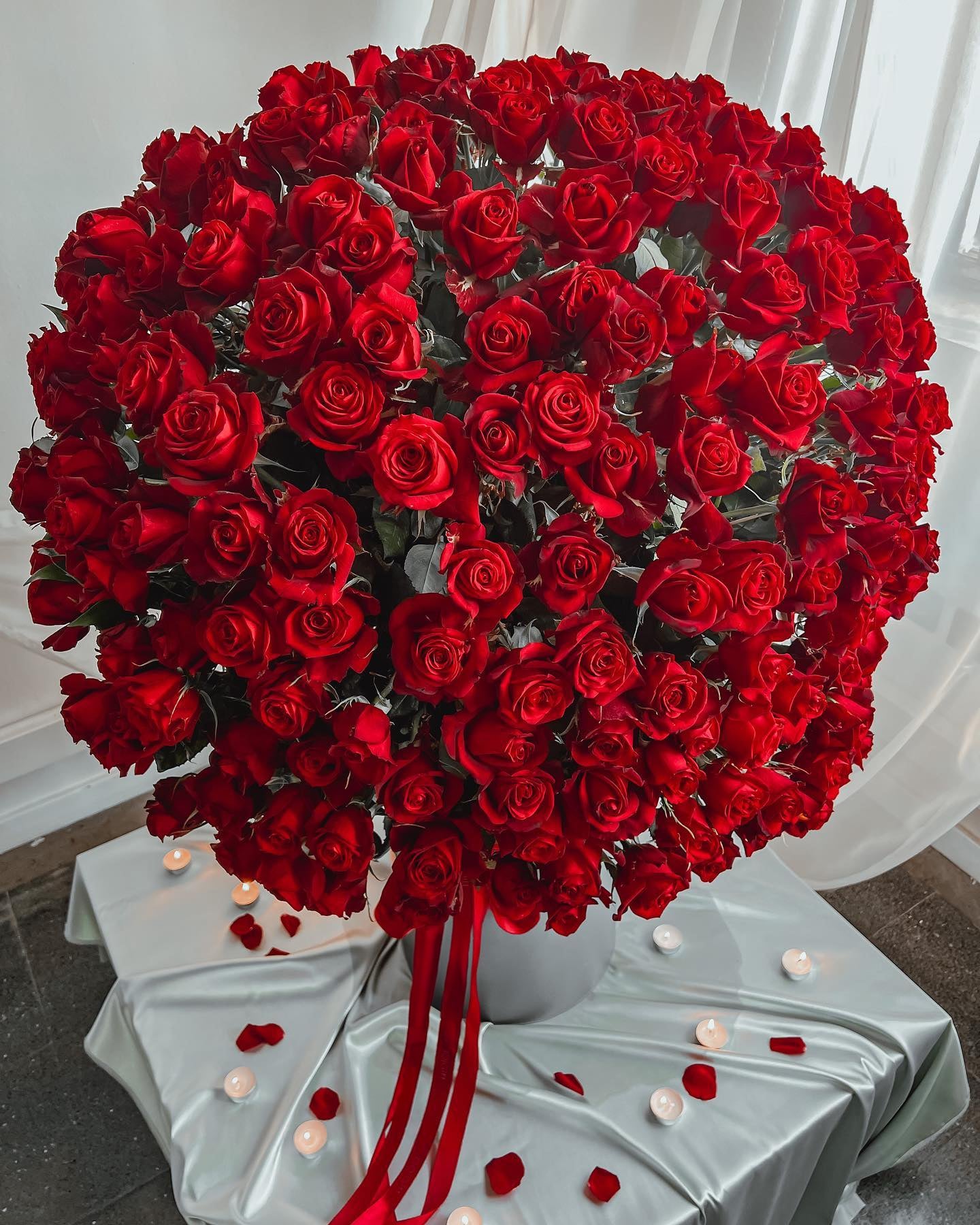 Darcey Red Rose Flowers Box - Laflora.ae