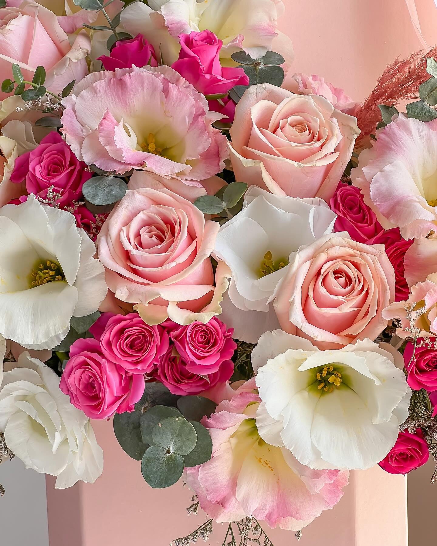 Petal Bliss Flower Box - Laflora.ae