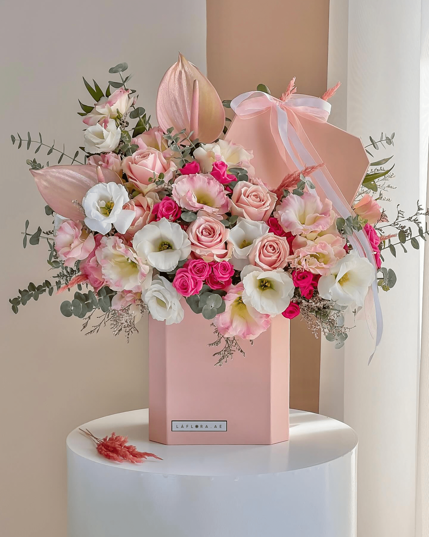 Petal Bliss Flower Box - Laflora.ae