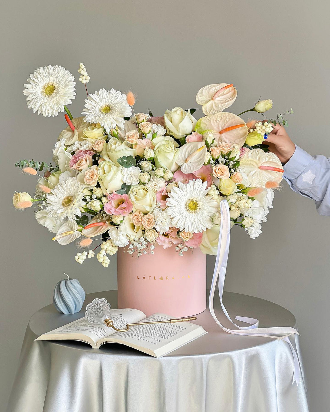 Ivory Grace Flowers Box - Laflora.ae