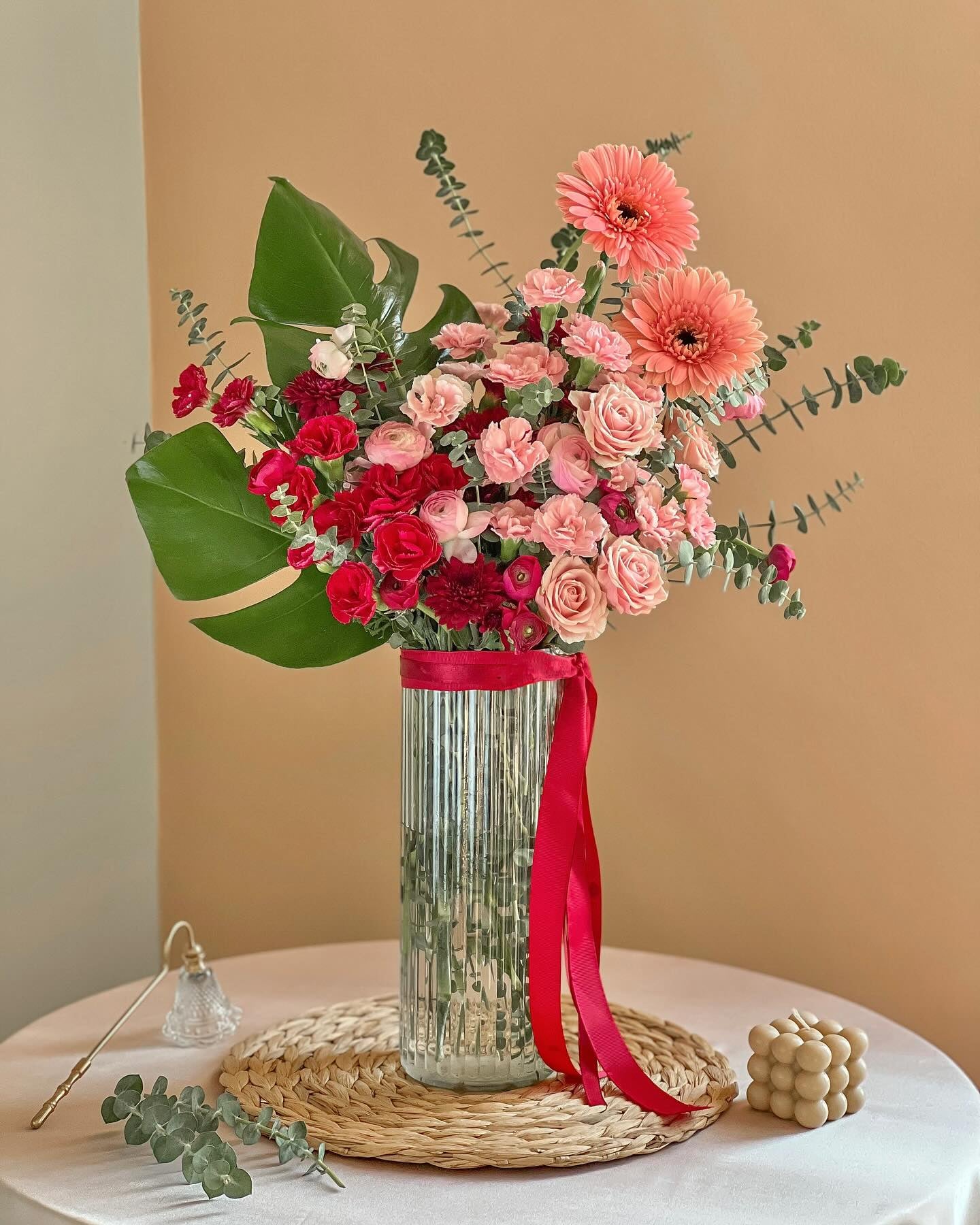 Scarlet Grace Flower Vase - Laflora.ae