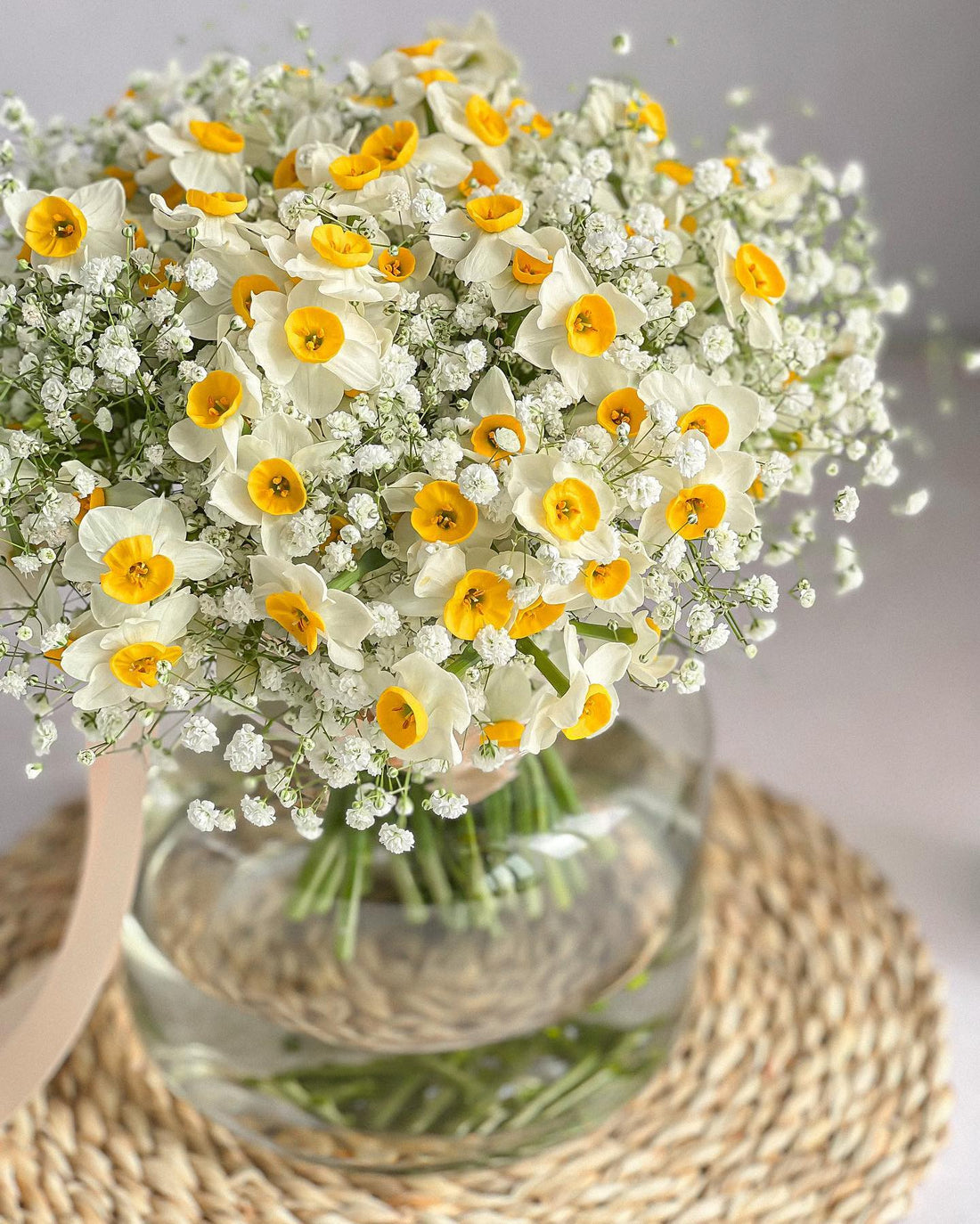 Sunny Delight Vase - Laflora.ae