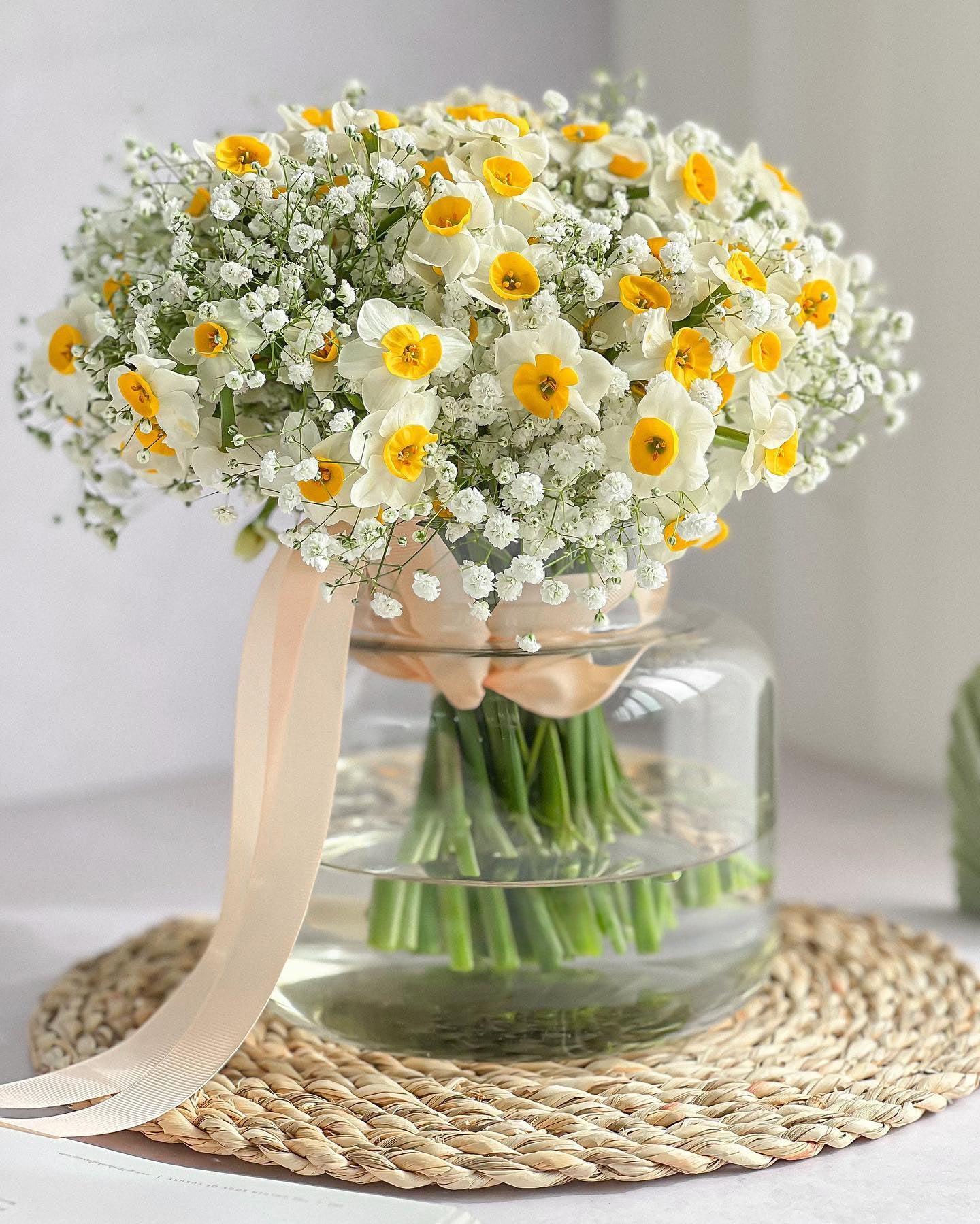 Sunny Delight Vase - Laflora.ae
