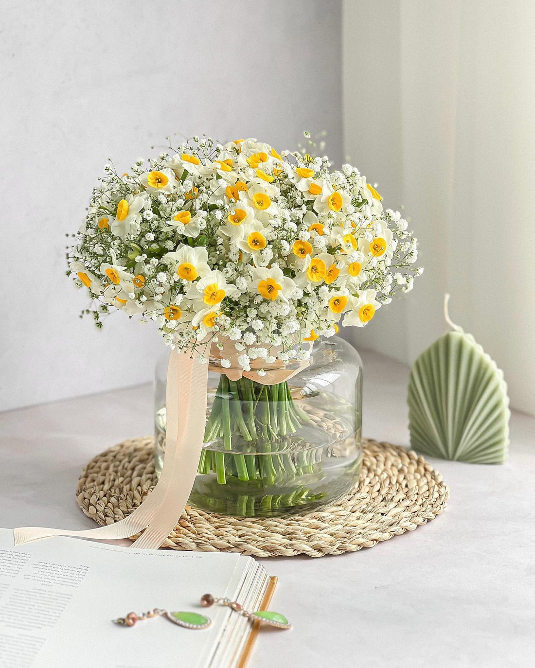 Sunny Delight Vase - Laflora.ae