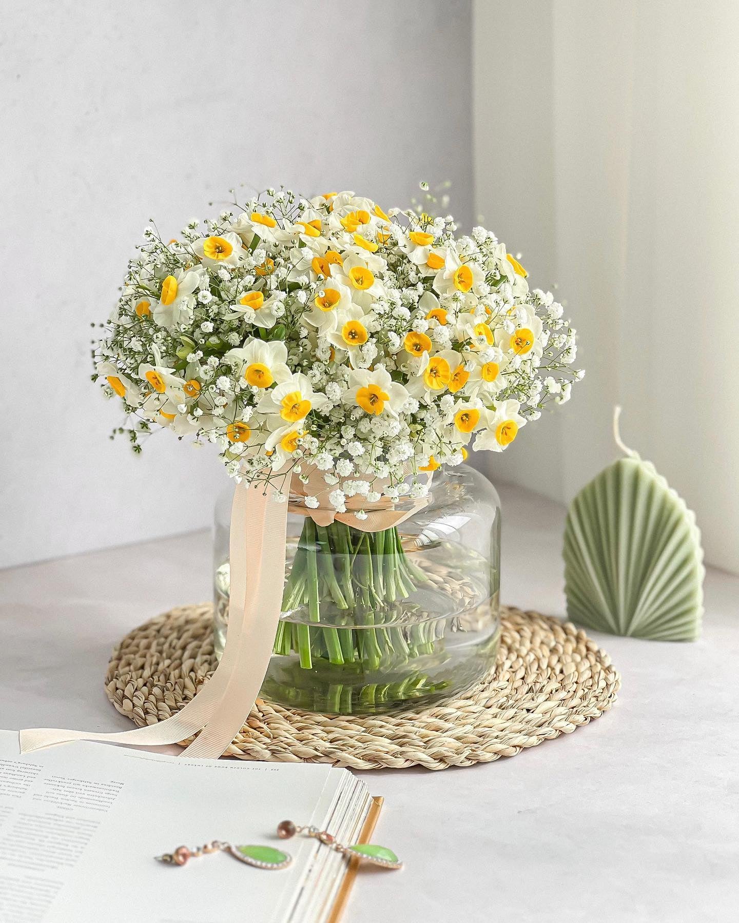 Sunny Delight Vase - Laflora.ae