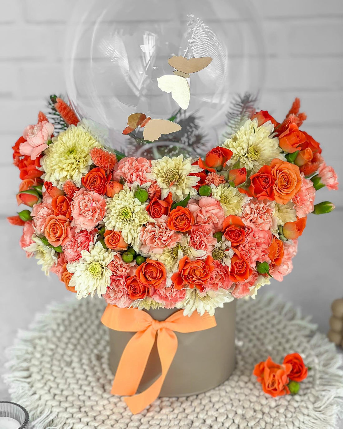 Serenade Flower Box - Laflora.ae