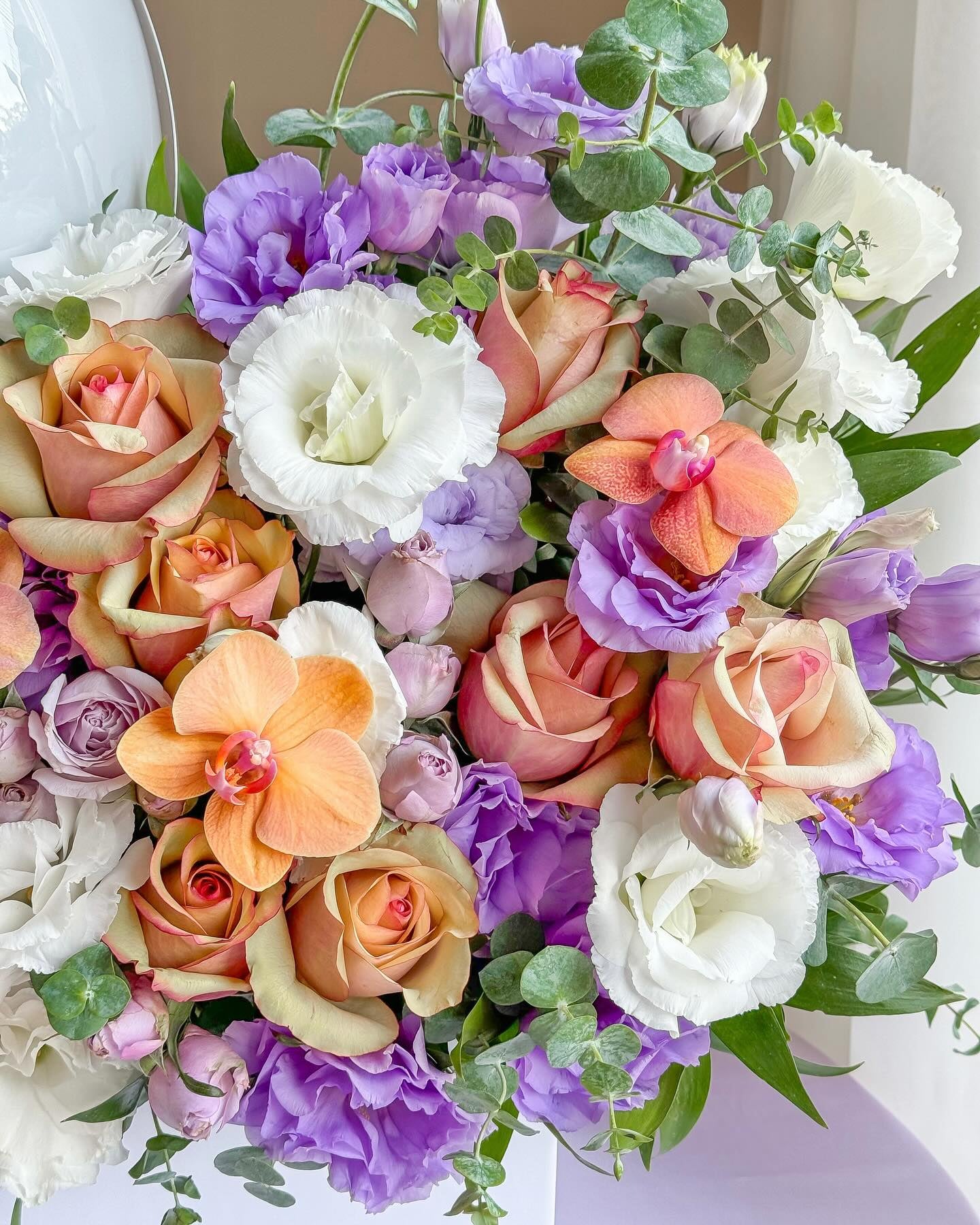 Aurora Bliss Flower Box - Laflora.ae