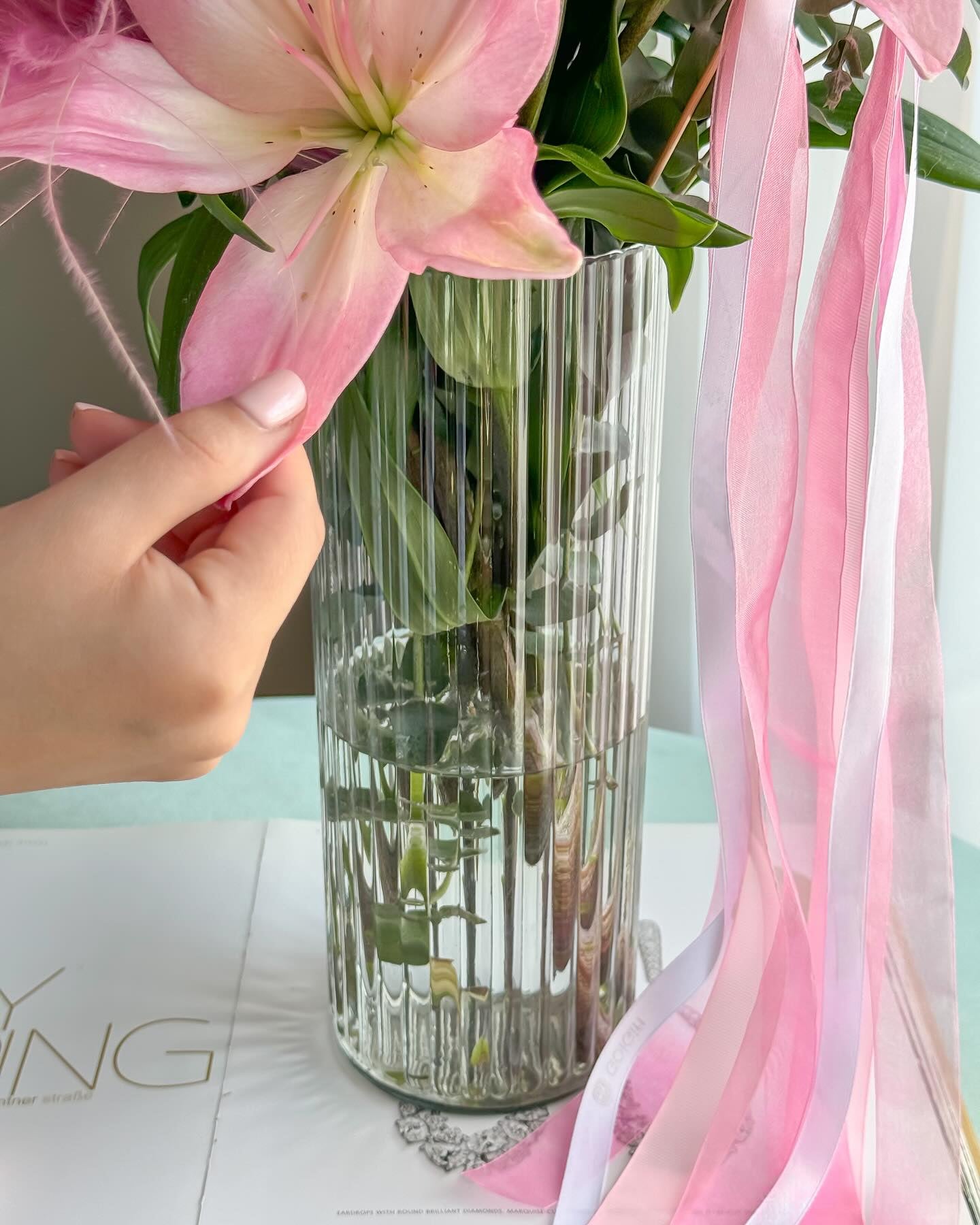 Lily Elegance Flowers Vase - Laflora.ae