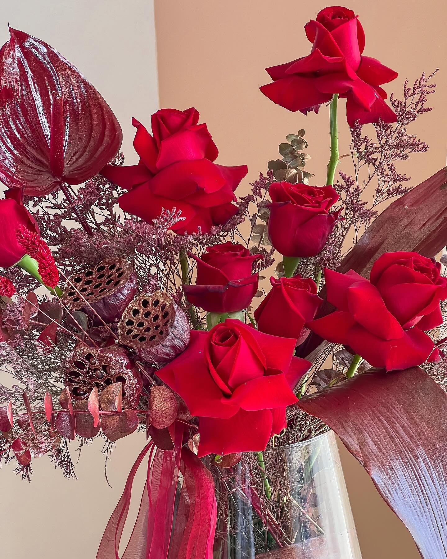 Crimson Elegance Flowers Vase - Laflora.ae