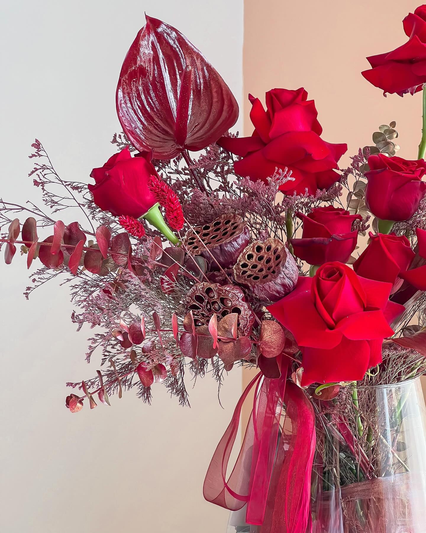 Crimson Elegance Flowers Vase - Laflora.ae