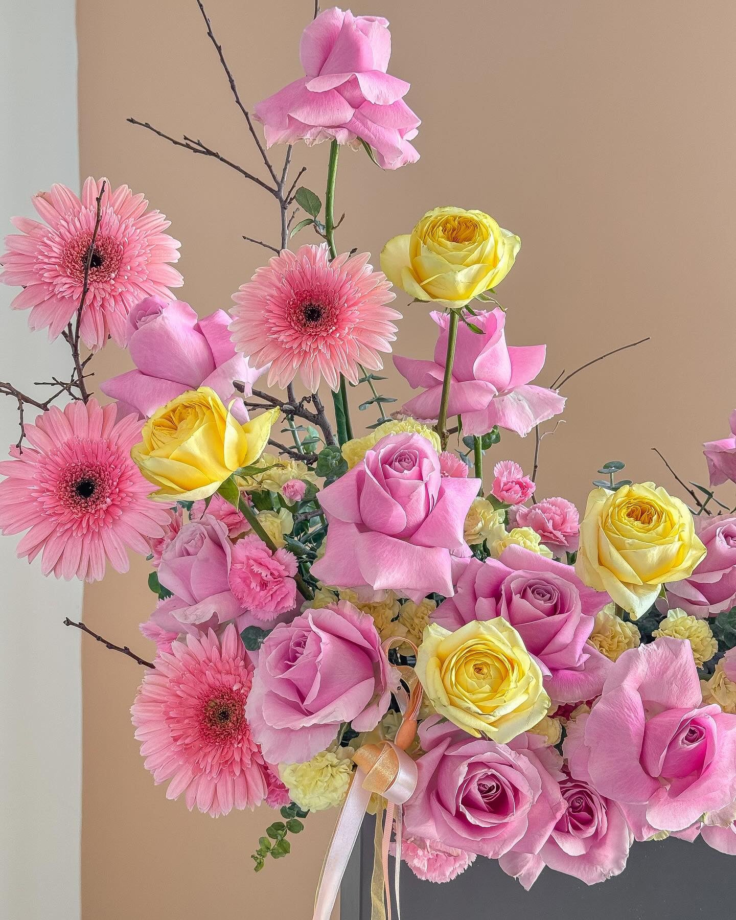 Radiant Delight Box - Laflora.ae