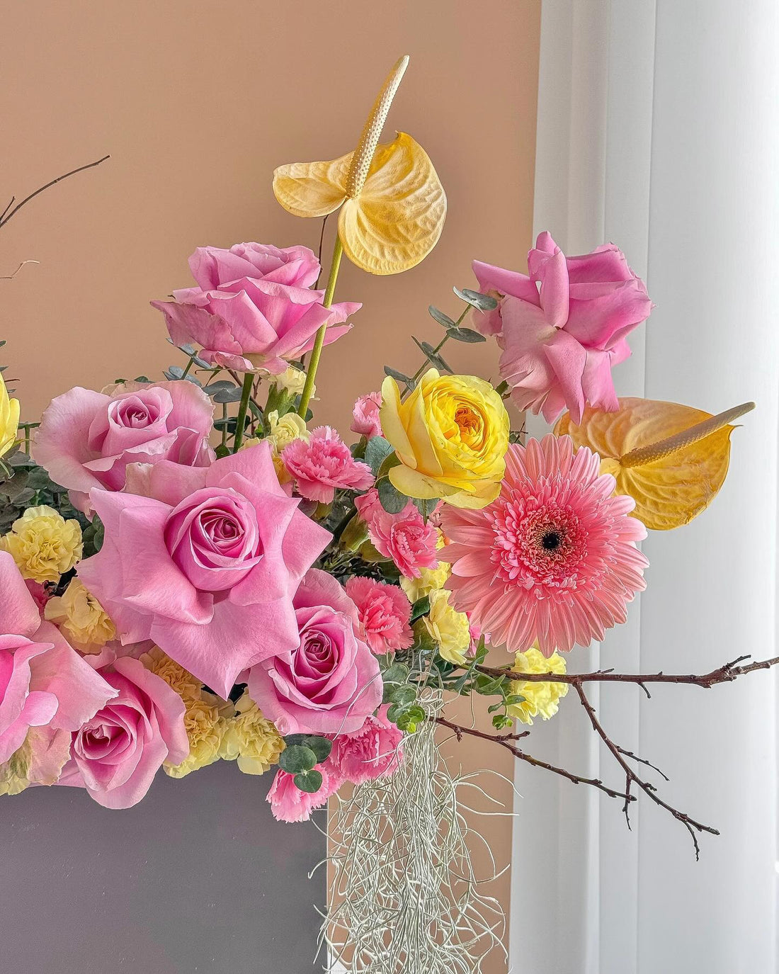 Radiant Delight Box - Laflora.ae