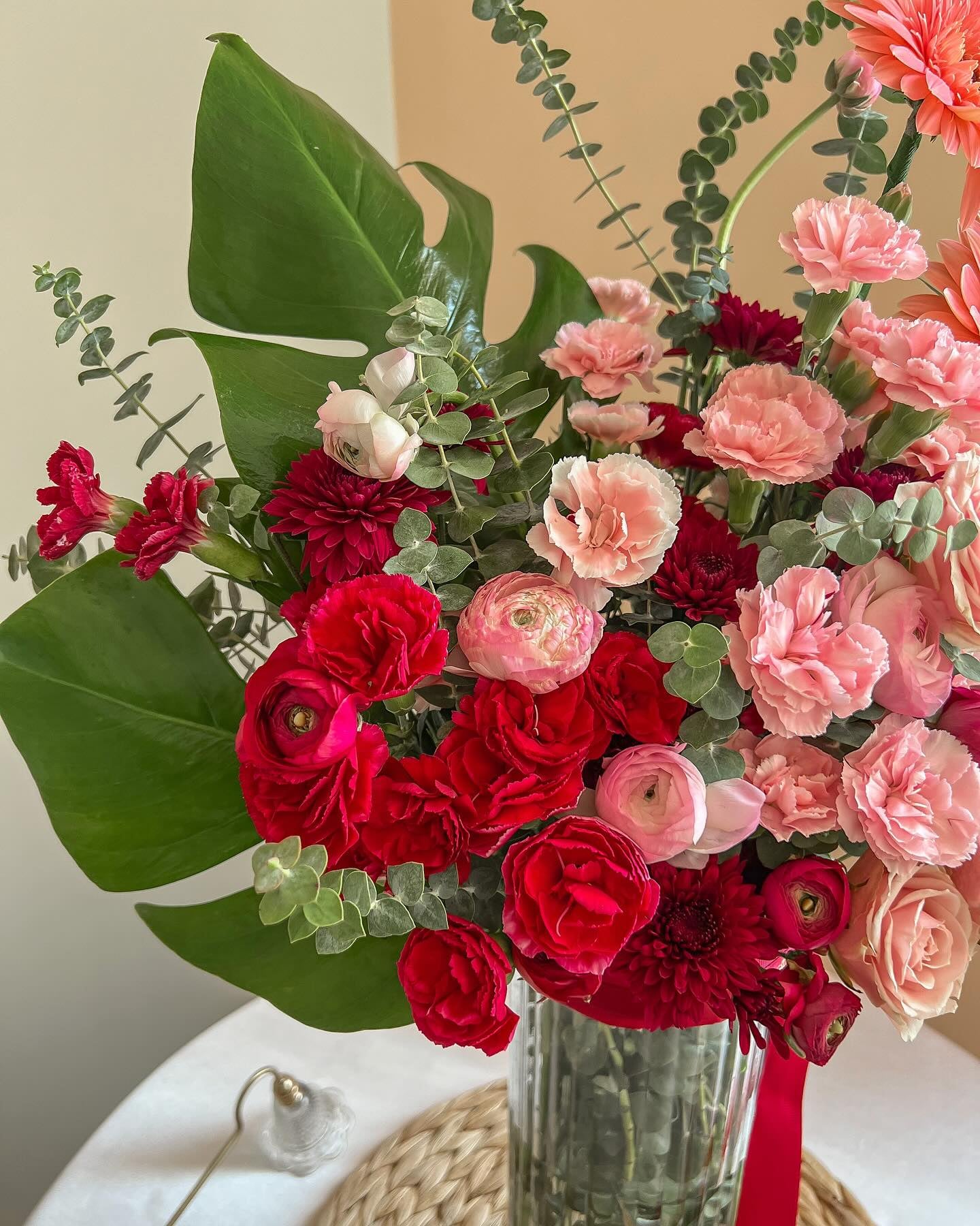 Scarlet Grace Flower Vase - Laflora.ae