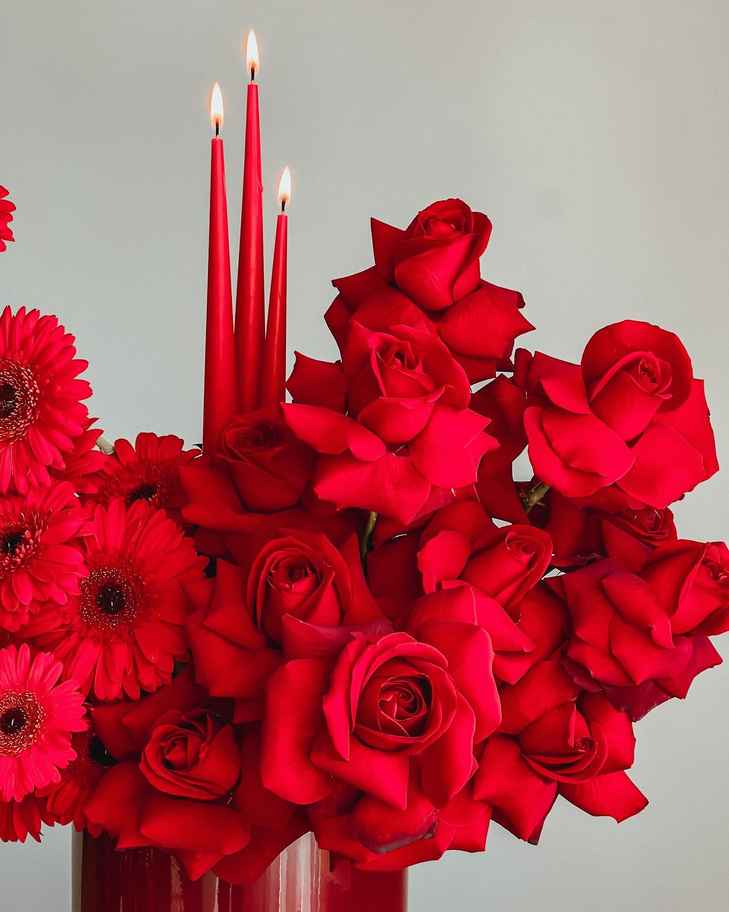 Ruby Symphony Box - Laflora.ae