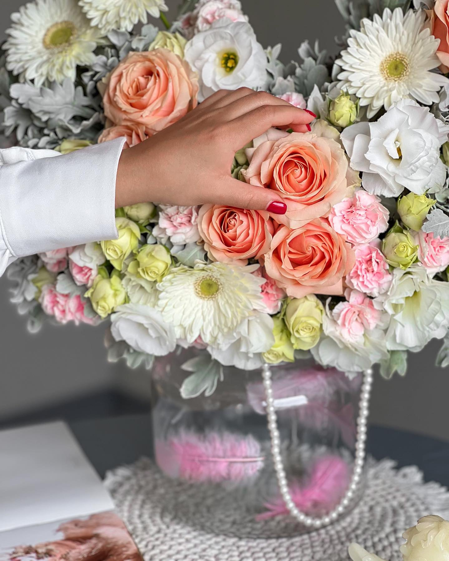 Angelic Bliss Flowers Vase - Laflora.ae