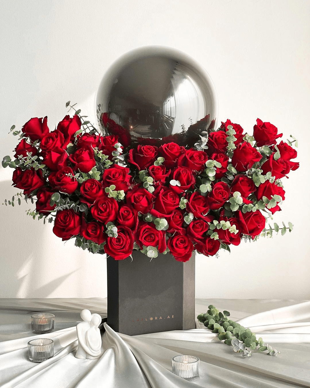Noir Roses Box - Laflora.ae