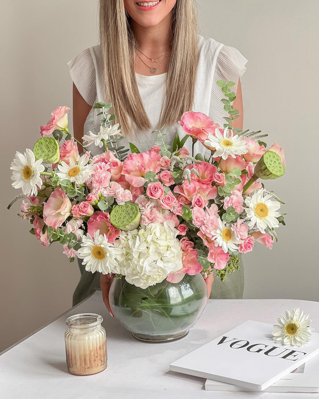 Blooming Grace Flowers Vase - Laflora.ae