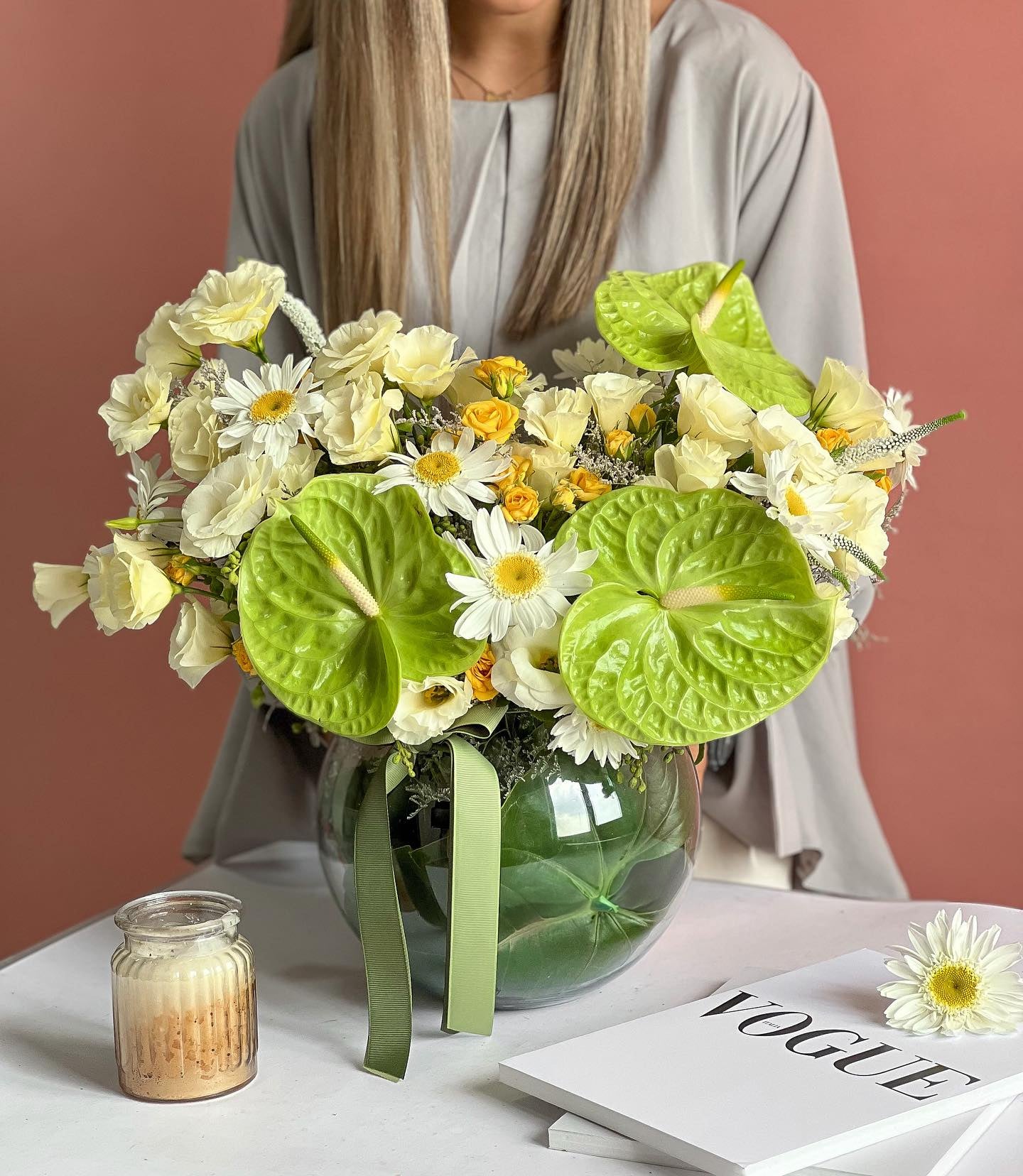 Verdant Radiance Flowers Vase - Laflora.ae