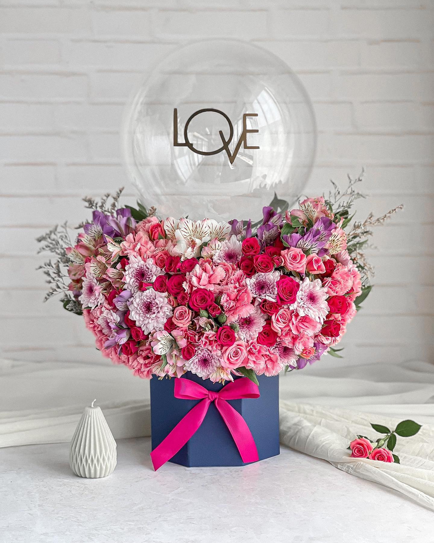 Amor Bloom Box - Laflora.ae