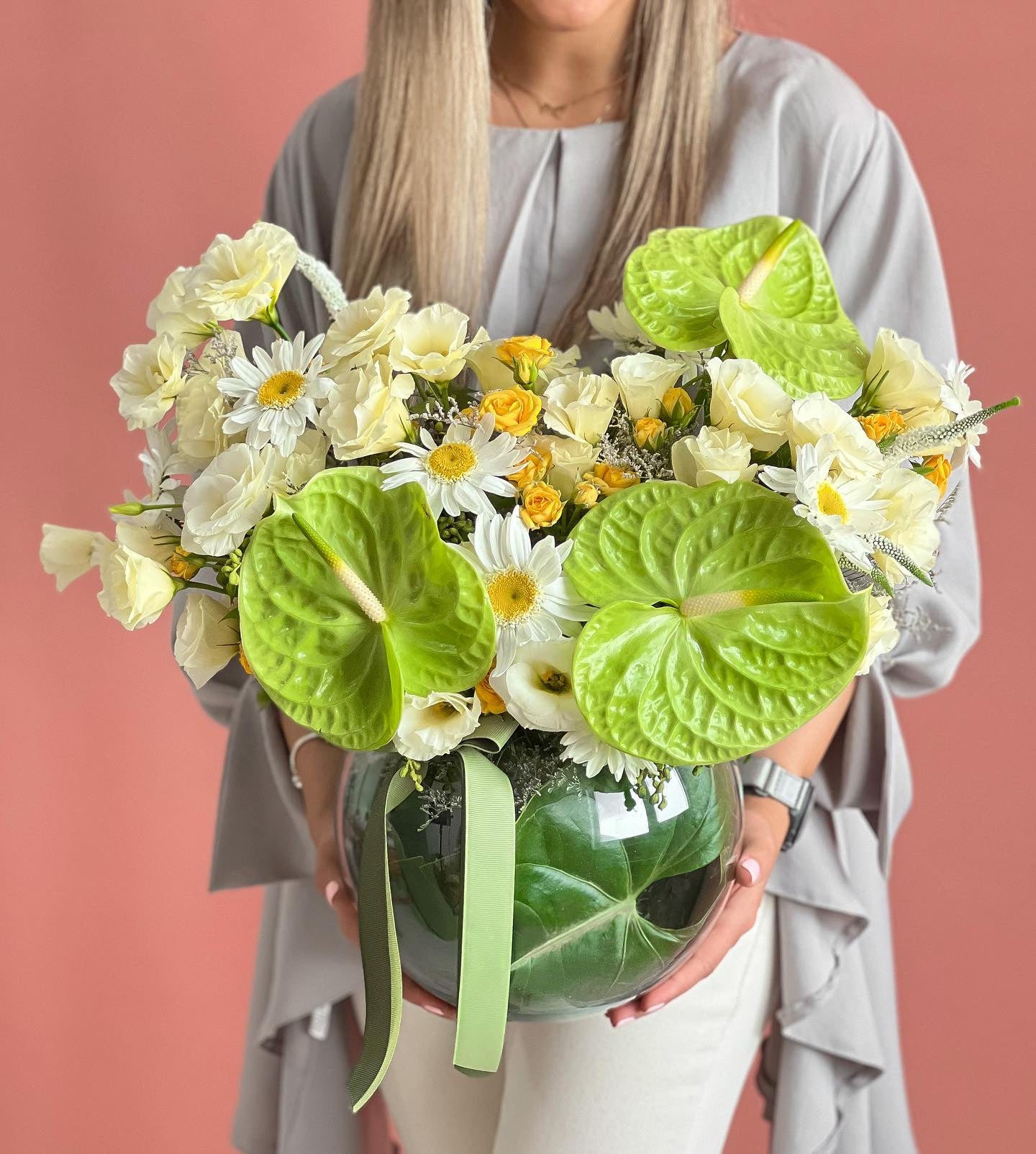 Verdant Radiance Flowers Vase - Laflora.ae