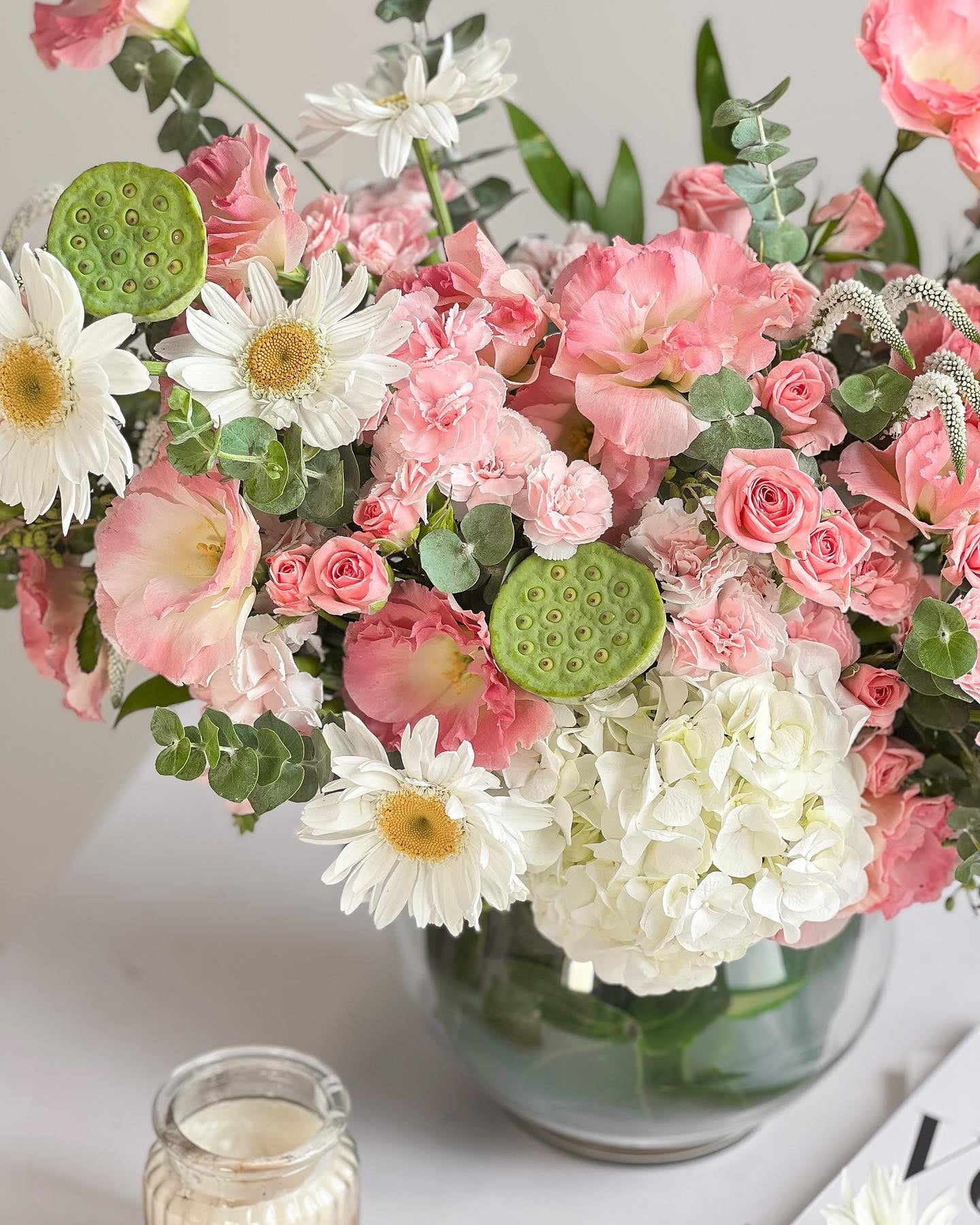 Blooming Grace Flowers Vase - Laflora.ae