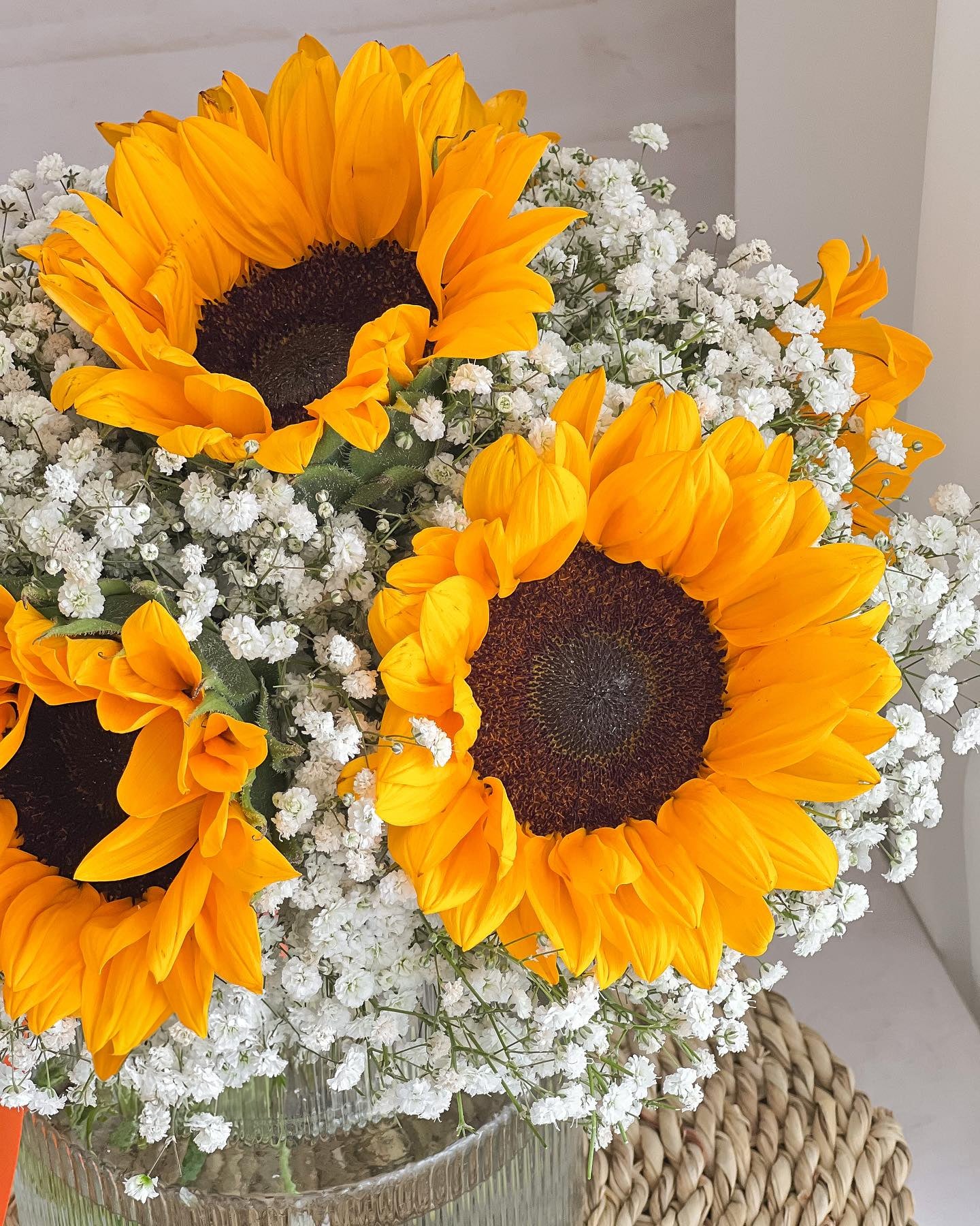 Sunshine Bloom Flowers Vase - Laflora.ae