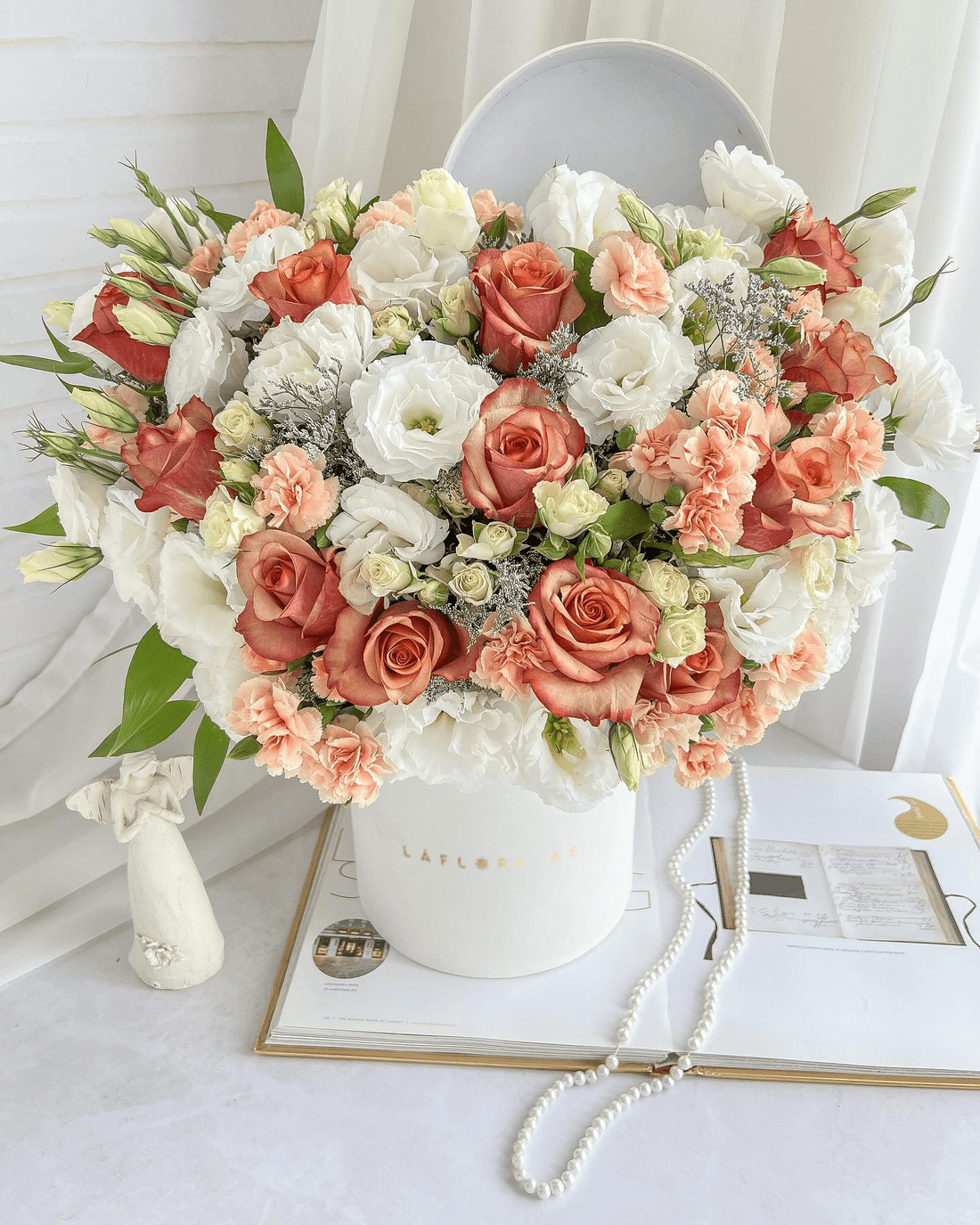 Peach & White Flower Box - Laflora.ae