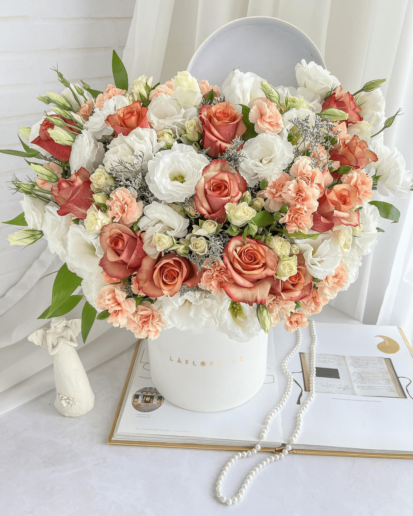 Peach & White Flower Box - Laflora.ae