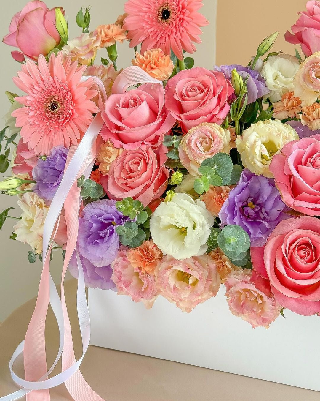 Candy Flower Box - Laflora.ae