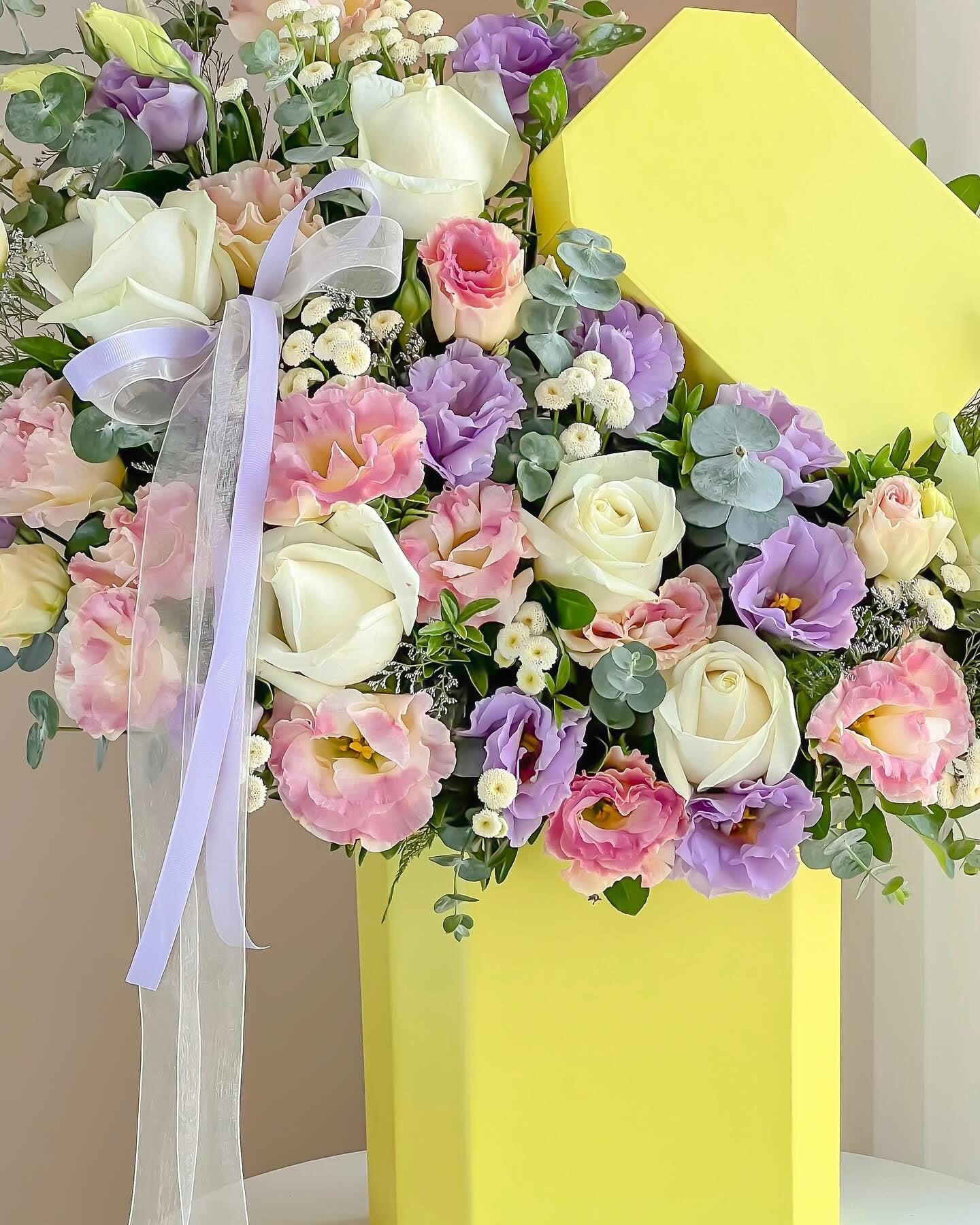 Ziva Flower Box - Laflora.ae