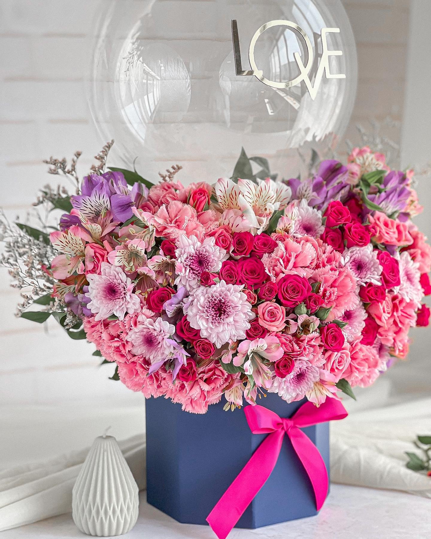 Amor Bloom Box - Laflora.ae