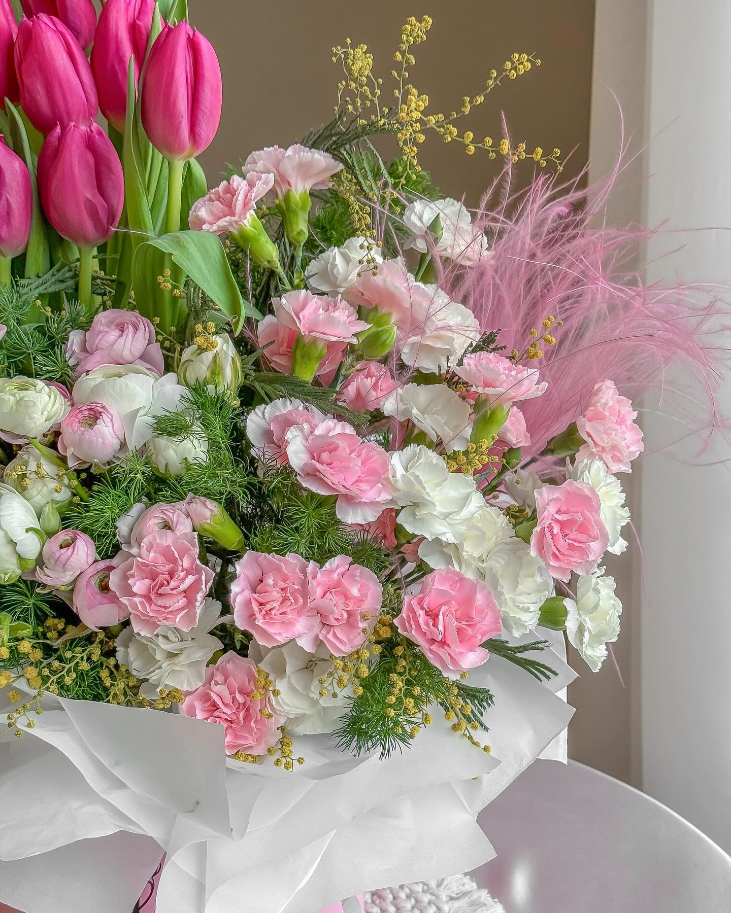 Tulip Radiance Flower Box - Laflora.ae