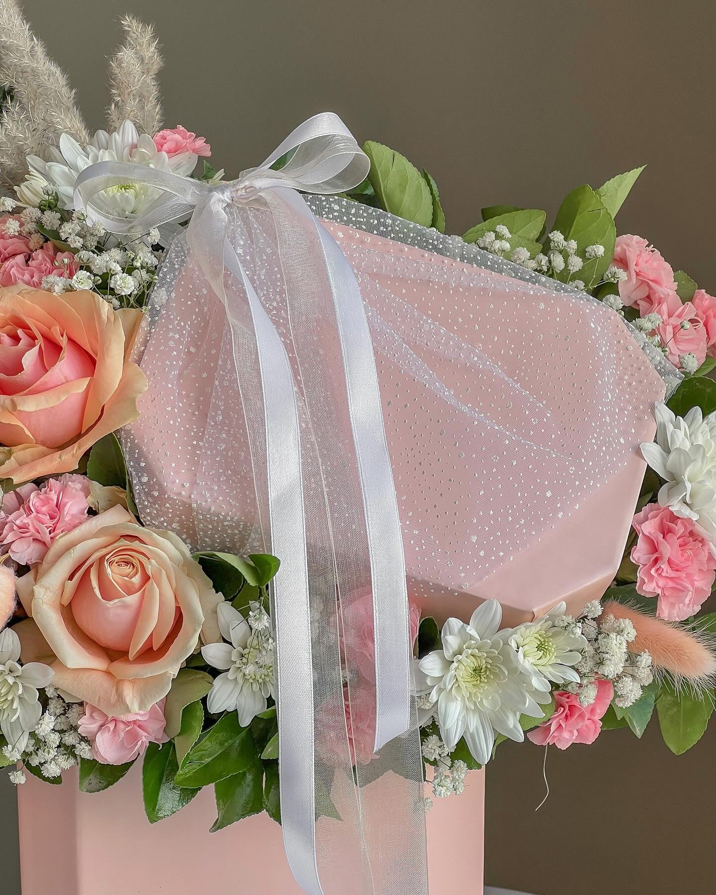 Leila Flower Box - Laflora.ae