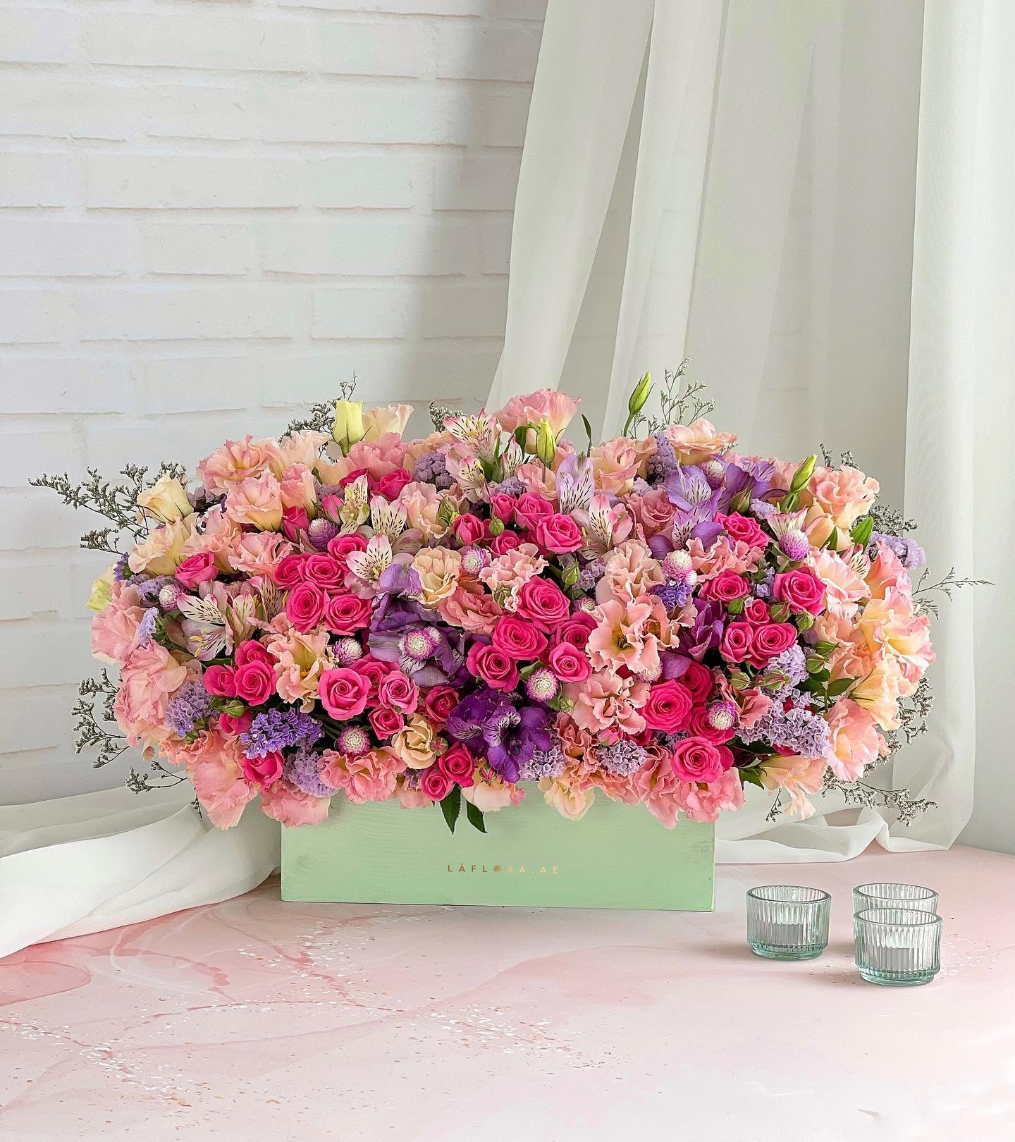 Amoura Flower Box - Laflora.ae