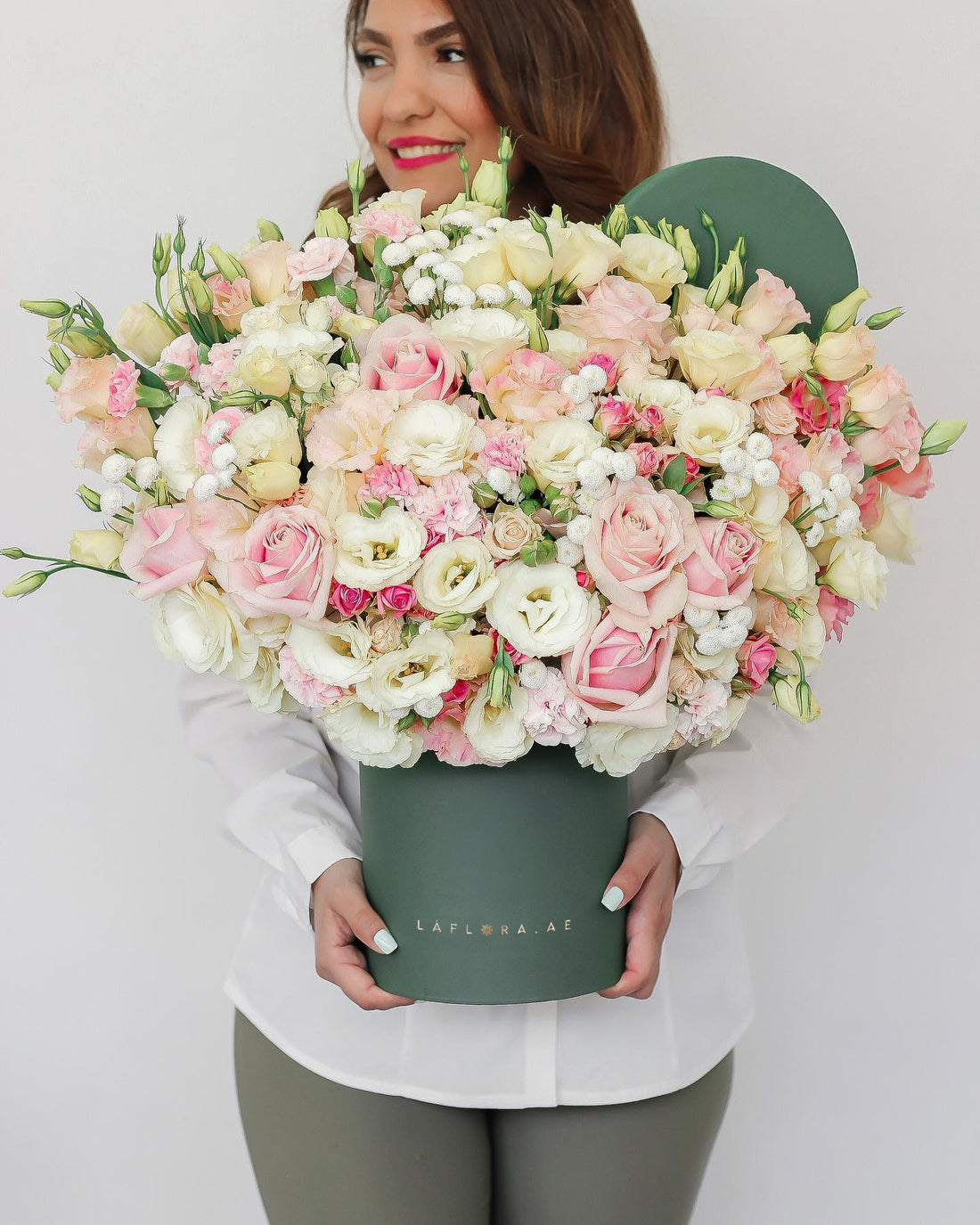 Ivory Flower Box - Laflora.ae