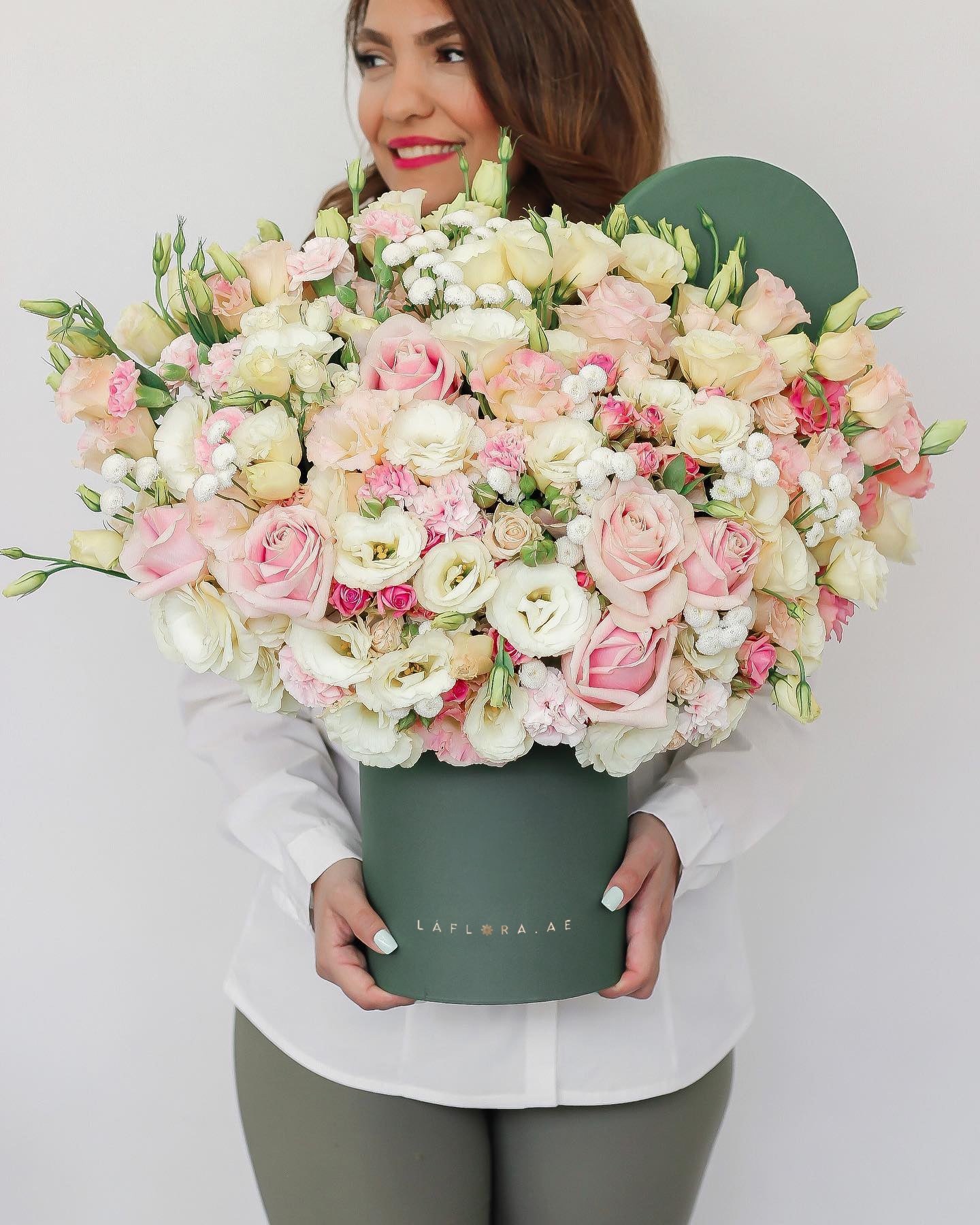 Ivory Flower Box - Laflora.ae