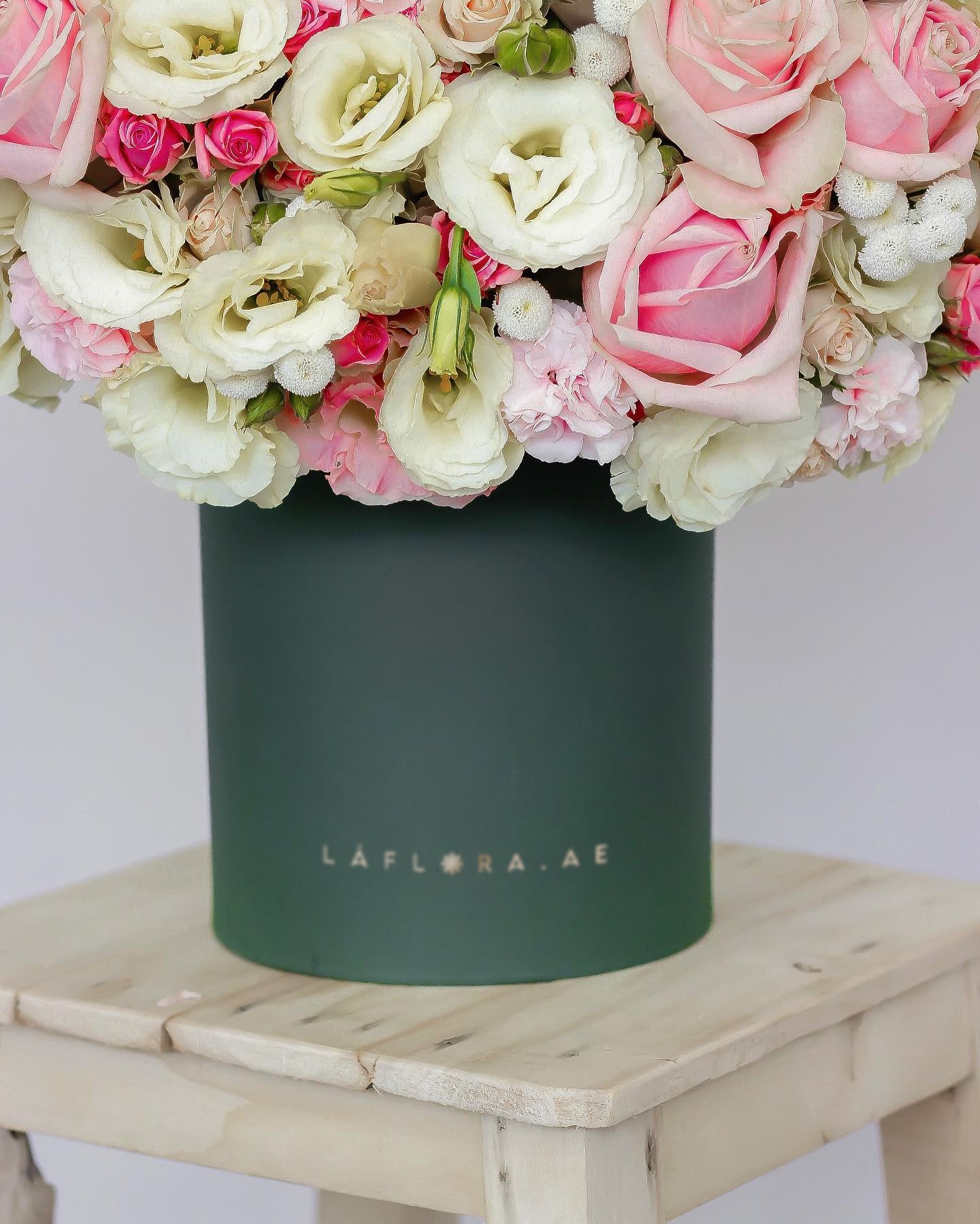 Ivory Flower Box - Laflora.ae