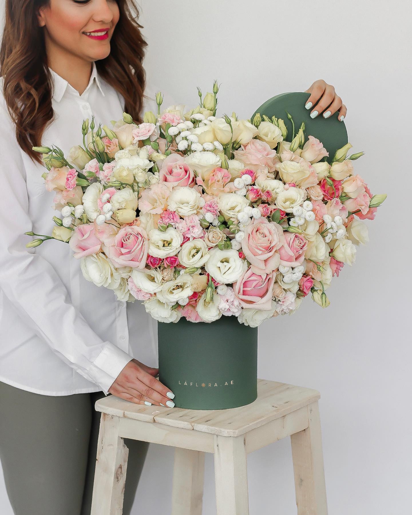Ivory Flower Box - Laflora.ae