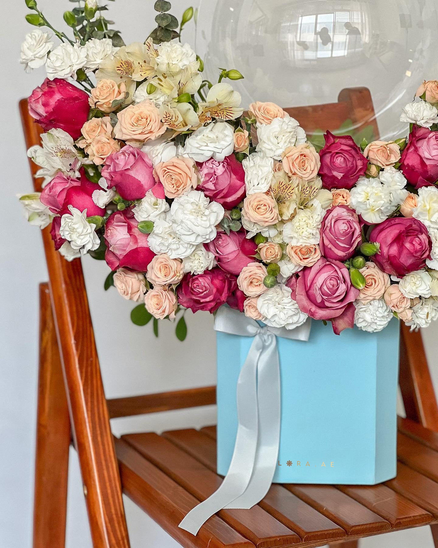 Bella Rosa Flower Box - Laflora.ae