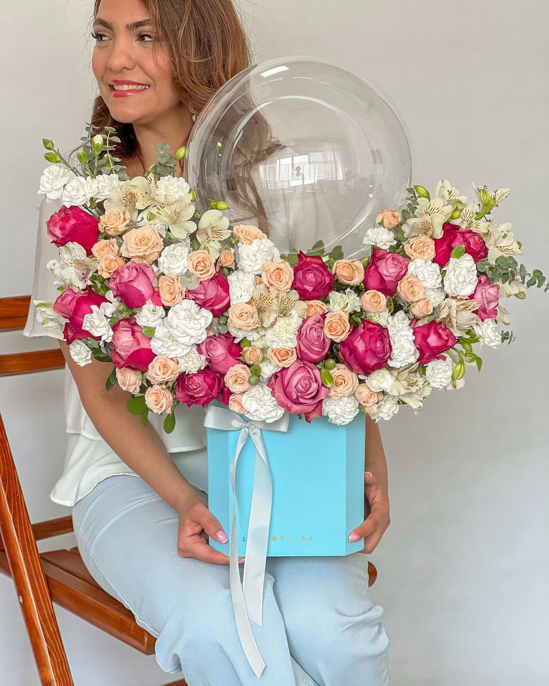 Bella Rosa Flower Box - Laflora.ae