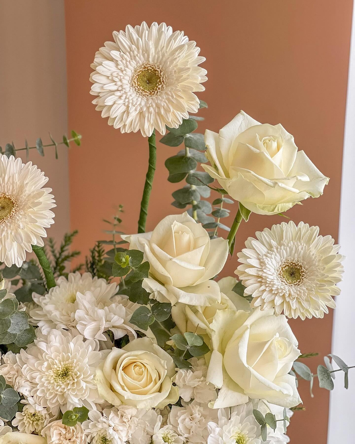 Alpine Serenity Box - Laflora.ae