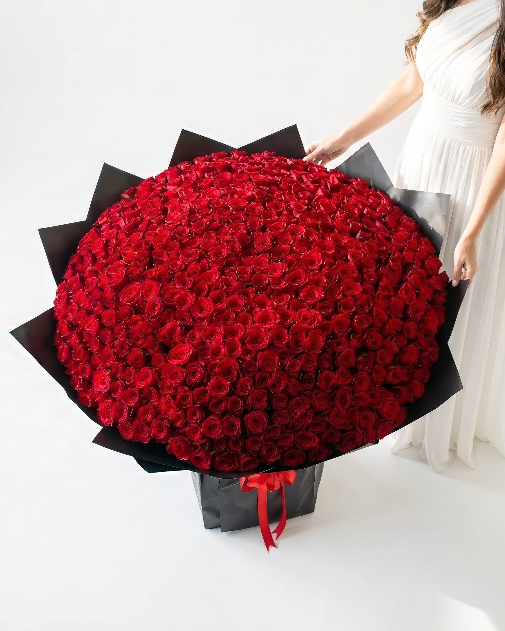 500 Red Roses - Luxury Roses Delivery Dubai - Laflora.ae
