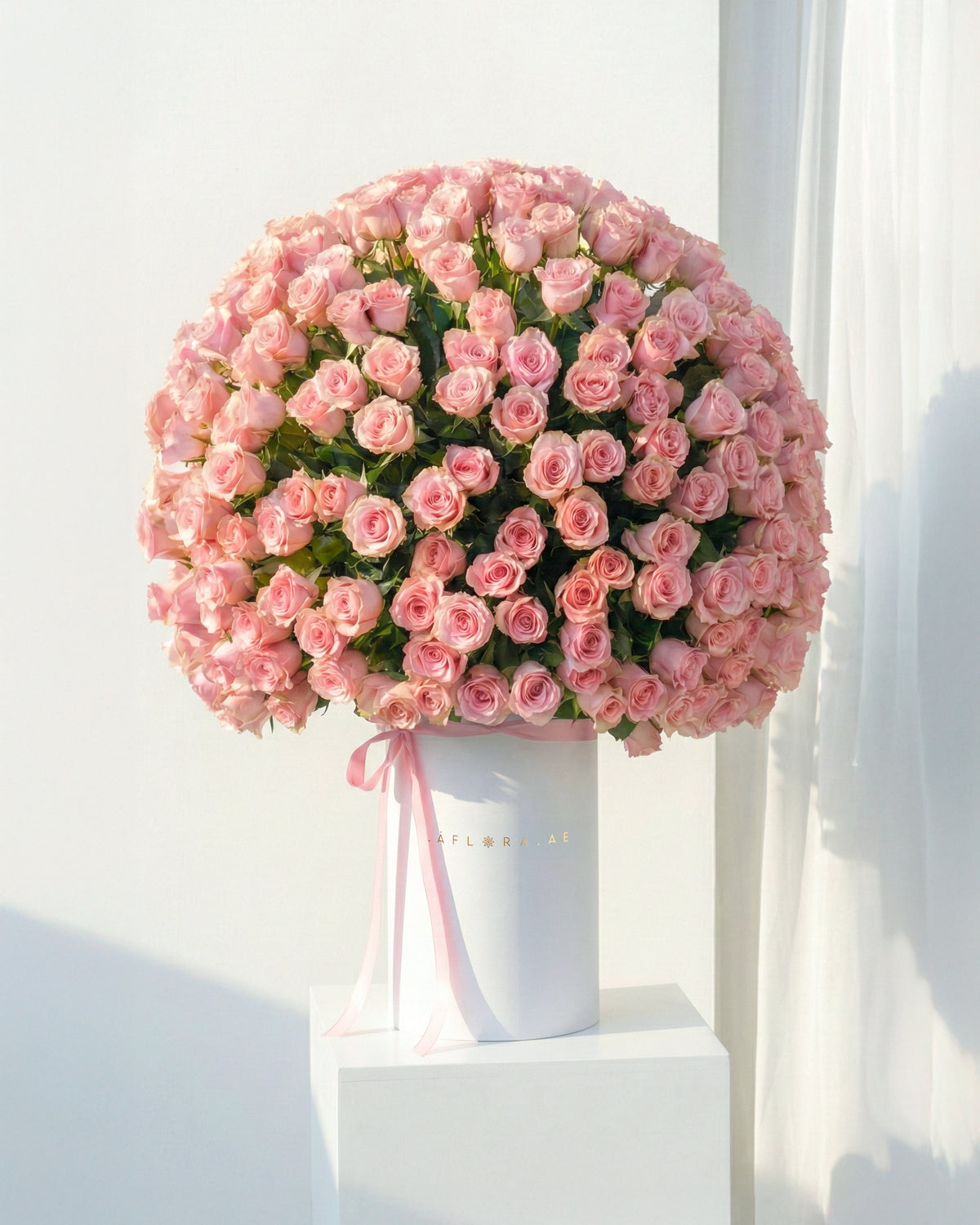 Pink Roses Box Iconic Luxury Pink Roses Box – Grand Flower Arrangement Dubai | Flower ...