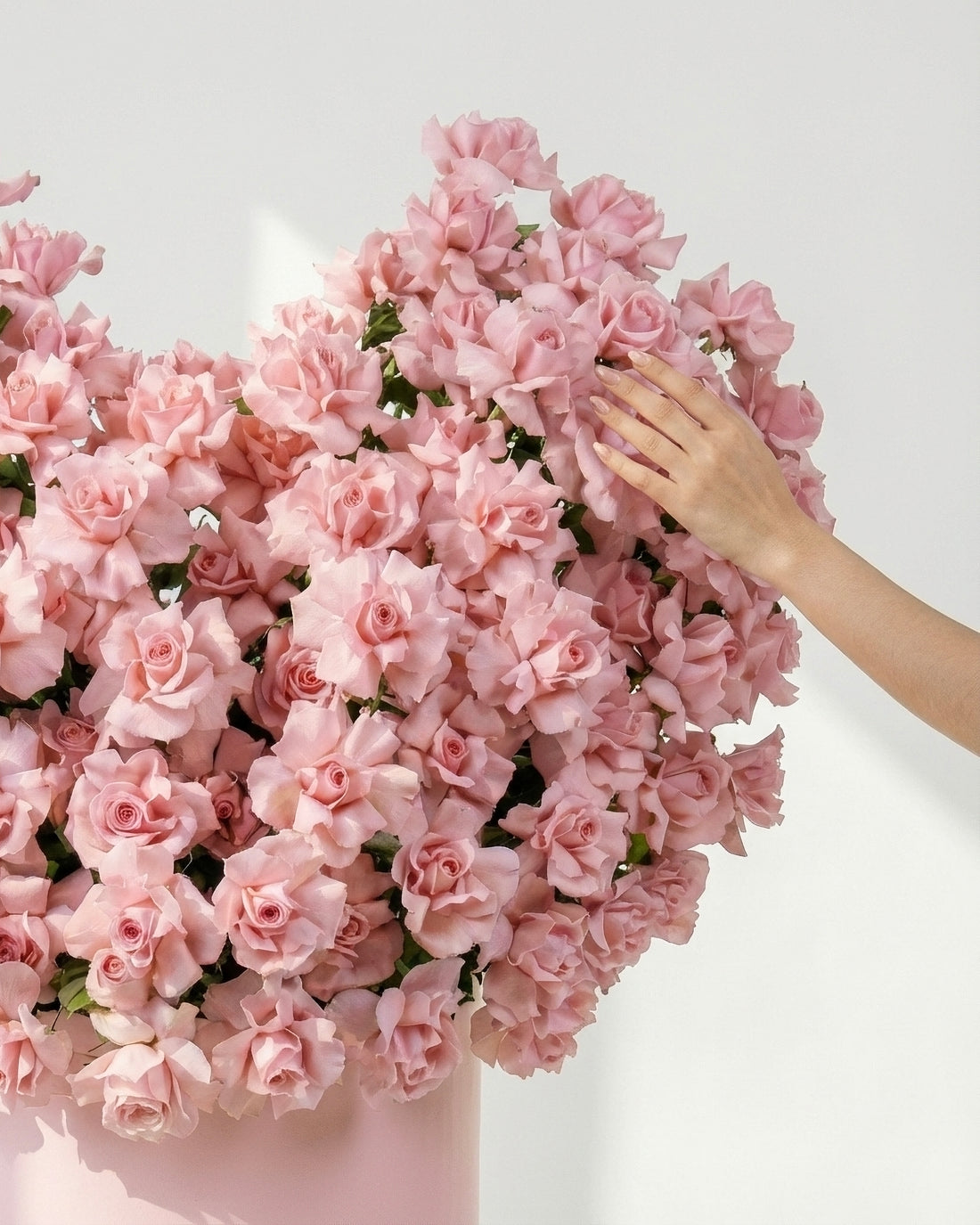 Grandeur Heart Pink Roses Box