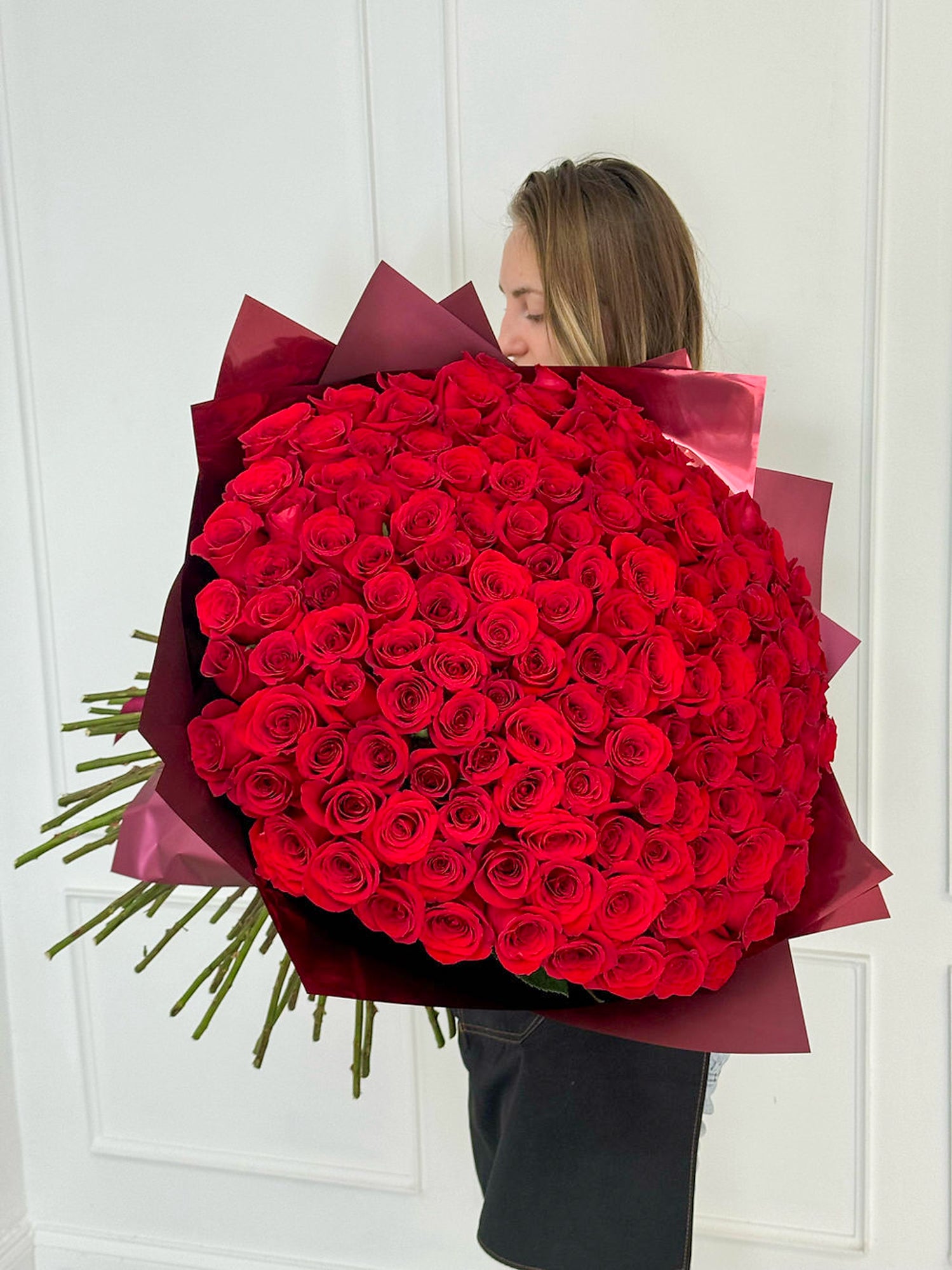 Red Rose Luxury Bouquet | Same-Day Roses Delivery In Dubai | Laflora.ae
